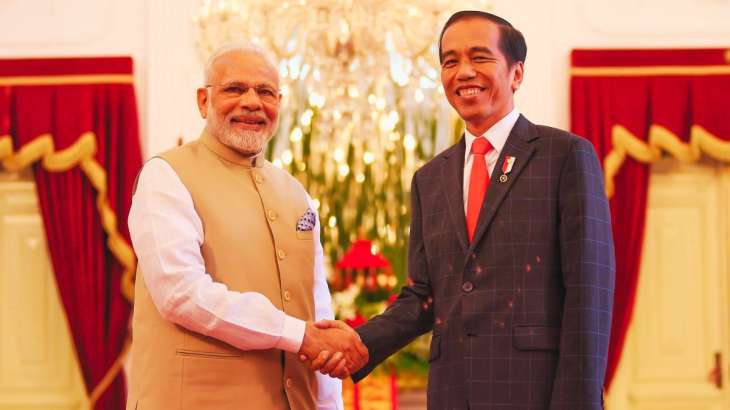 Perdana Menteri Modi dengan Presiden Indonesia Joko Widodo