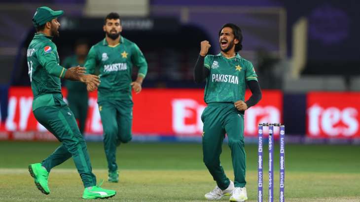 Hasan Ali with Pakistan players