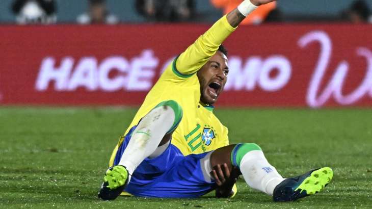 Neymar vs Uruguay during World Cup Qualifying match on