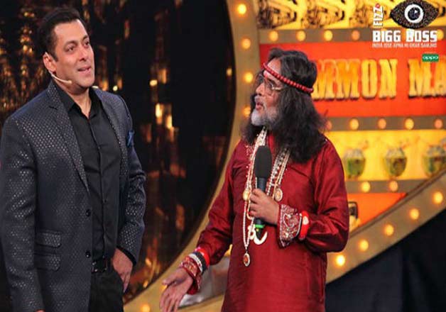 Salman Khan with Swami Omji Maharaja (India TV)