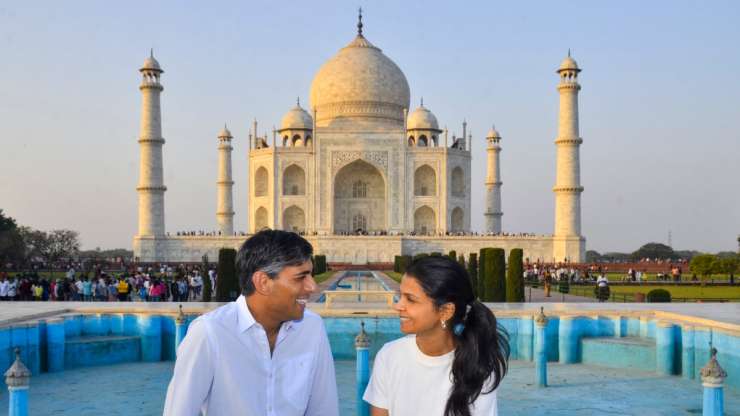 I Stight Sunack - India TV dengan istrinya (PTI)