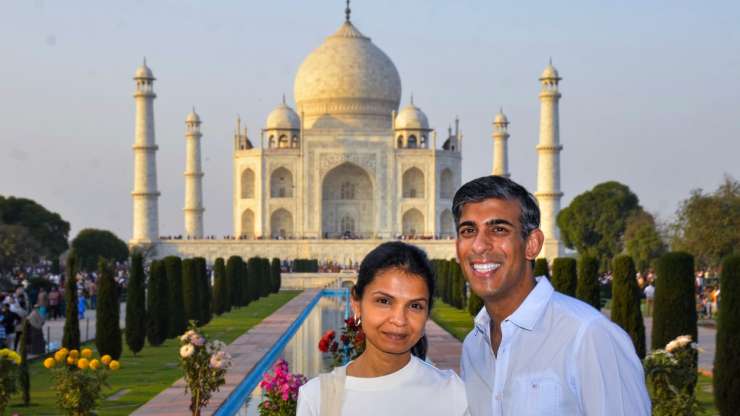 I Stight Sunack - India TV dengan istrinya (PTI)