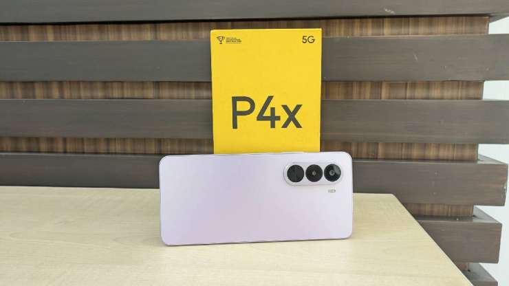 Realme P4x बैक पैनल - इंडिया टीवी