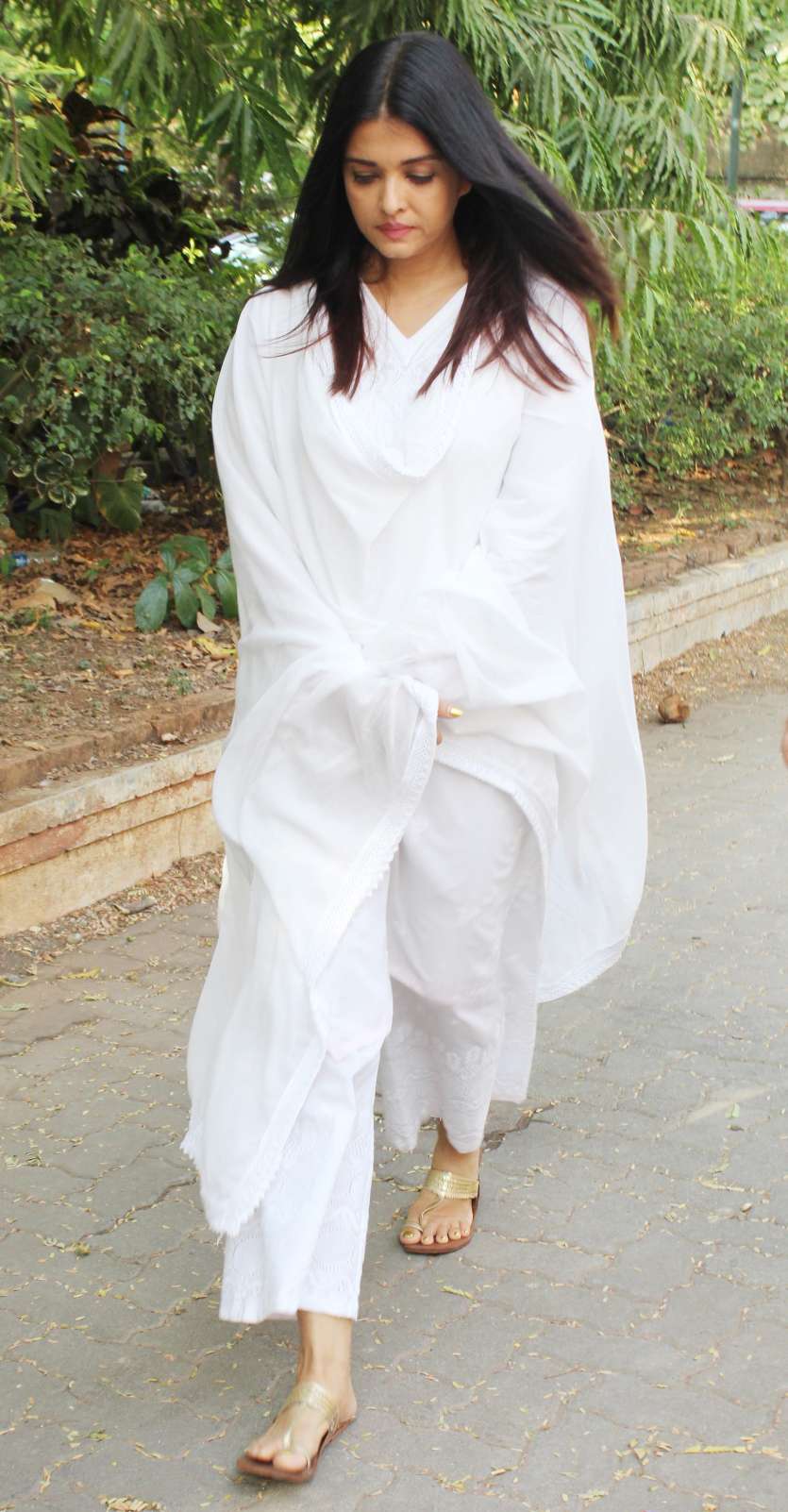 Amitabh Bachchan, Aishwarya Rai Bachchan pay last respects to Sheetal ...