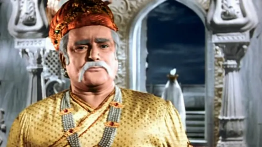 Prithviraj Kapoor played the iconic character of Akbar in the 1960 film 'Mughal-e-Azam'. The love story of Salim and Anarkali is shown in the film. Dilip Kumar played the role of Akbar's son Shahzade Salim in 'Mughal-e-Azam'. This film, released in the year 1960, was directed by K Asif. The budget for the film was Rs 1.5 crore, which was a huge amount in those days. 