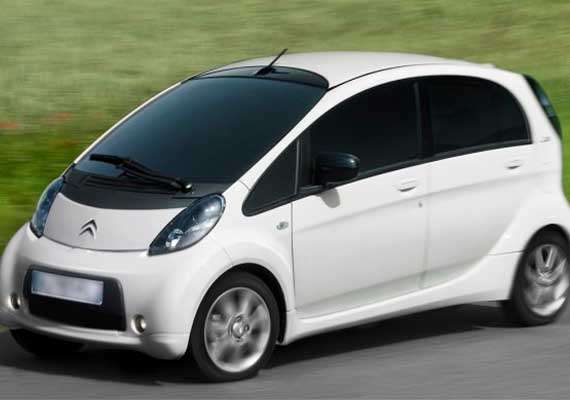 peugeot citroen unveils new hybrid car that runs on air