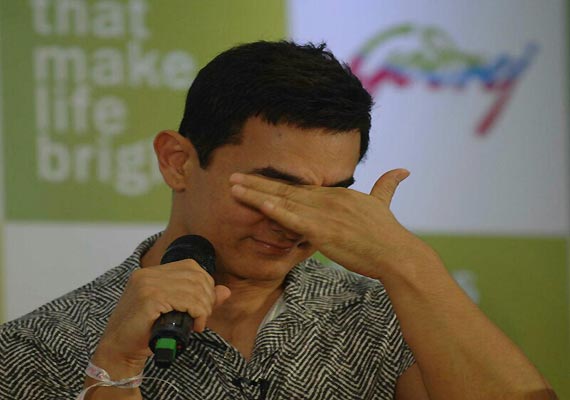 Aamir Khan cries while remembering struggling days (view pics) – India TV