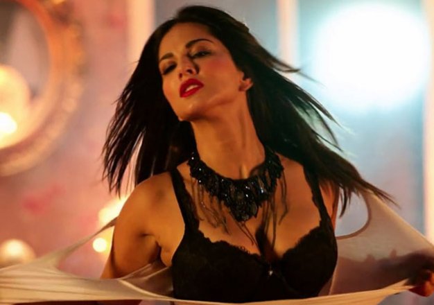 Sanny Lone Sexy Move - Sunny Leone to woo audiences by selling 'Mastizaade' tickets in multiplexes  â€“ India TV