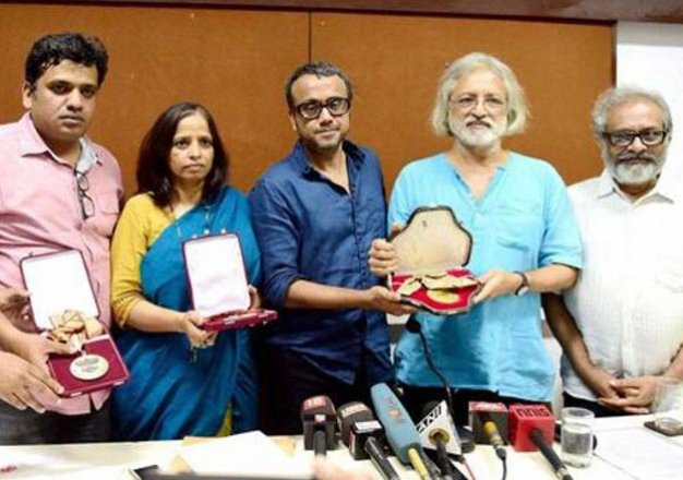 bollywood celebs slam award wapsi move by filmmakers