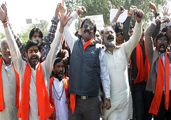 shooting of osama film disrupted by vhp activists