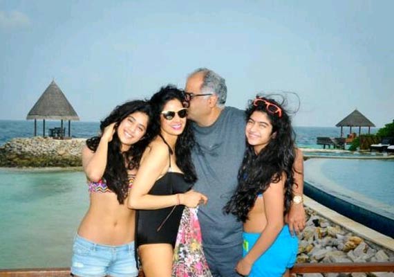 Sridevi, daughter Jhanvi spotted in bikini (see pics) | Bollywood News –  India TV