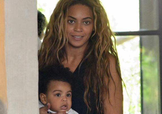 Singers BeyoncÃ© and Jay-Z's daughter Blue Ivy turns photographer ...