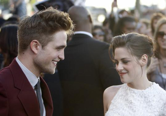 Kristen Stewart texts Robert Pattinson? – India TV