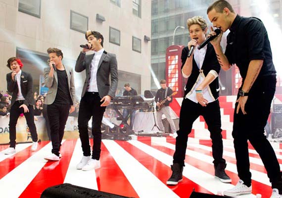 one direction reminds of rolling stones jagger