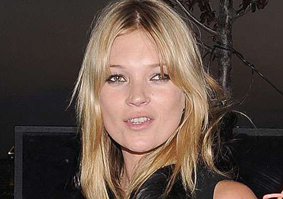 teenage moss cried before going topless