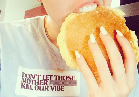 recovering miley cyrus gorges on pancakes
