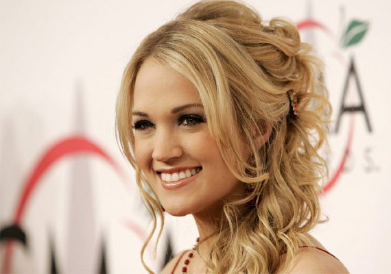 carrie underwood turns clothing designer