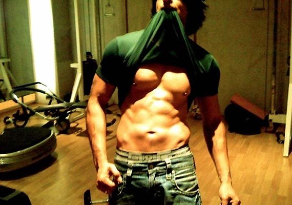 Shah Rukh Khan flaunts his eight-pack abs during visit to Google  headquarter