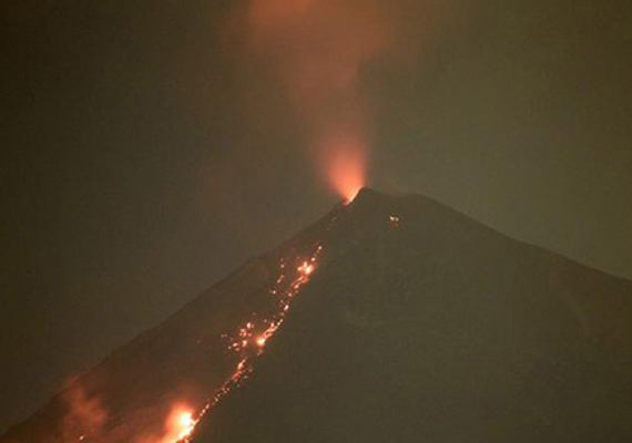 guatemala volcanic eruption now becomes tourist attraction