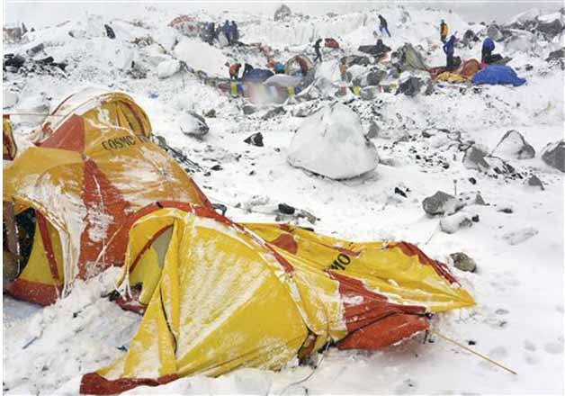 indian trekker rescued from mt makalu