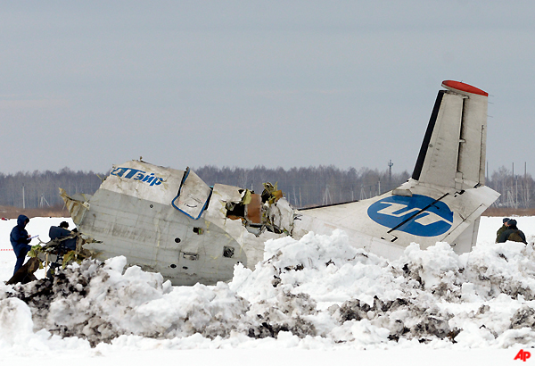 plane crash in siberia kills 31 of 43 on board