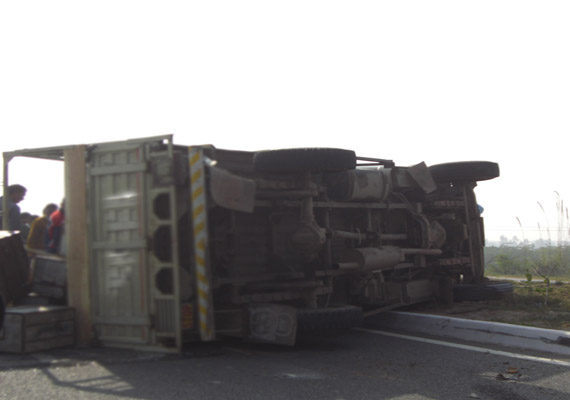 14 labourers dead as truck overturns in MP | India News – India TV
