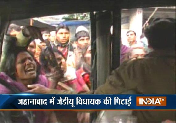 angry bihar villagers thrash jd u mla policeman after custodial death