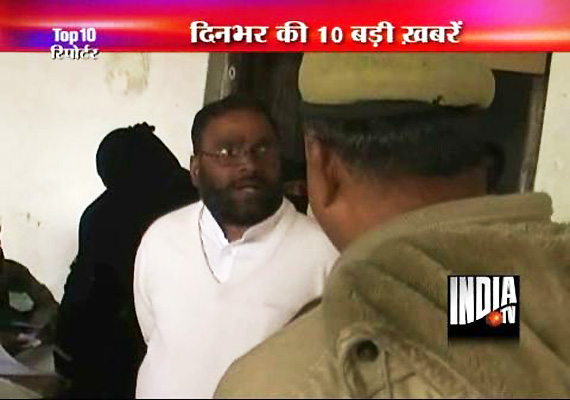 Bsp Leader Swami Prasad Maurya Quarrels With Securitymen During Polling