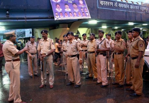 houses for 9 000 maharashtra policemen soon after retirement