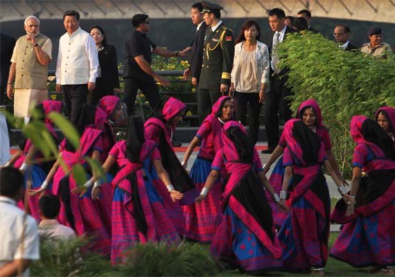 Xi gets a taste of Gujarati culture @ Sabarmati - Rediff.com