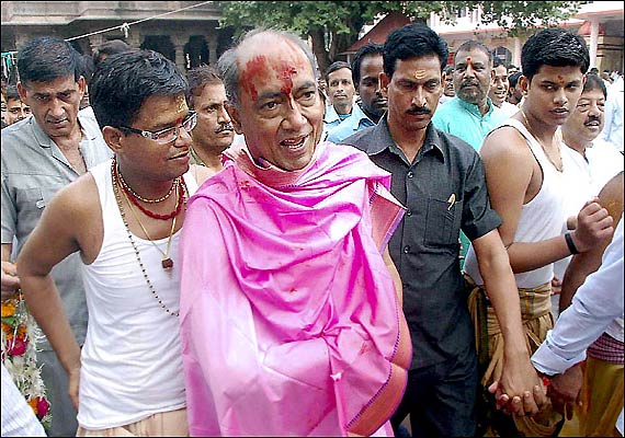 rss making bomb factories says digvijay singh