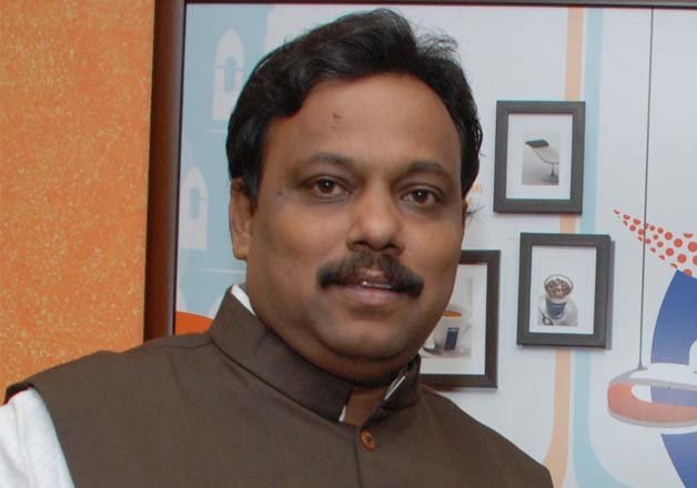 maharashtra shopkeepers should speak in marathi says bjp minister