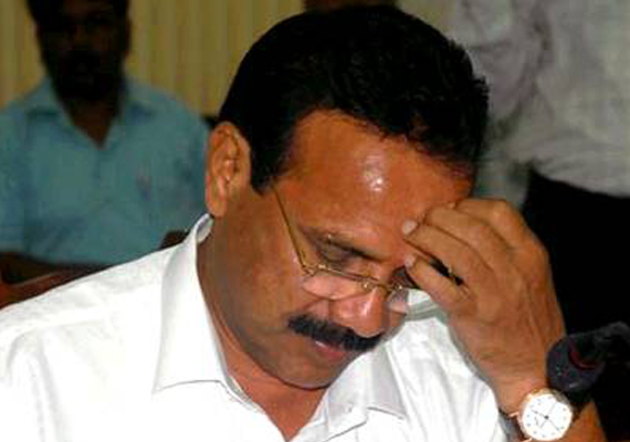 Sadanada Gowda resigns, supporters seek to prevent him