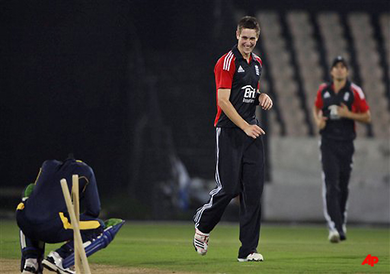 england pace bowler chris woakes ruled out of india tour