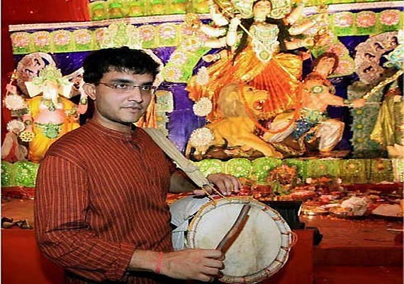 ganguly performs dhunuchi naach in durga puja festival