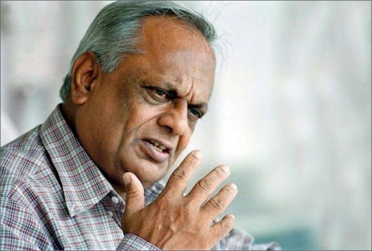 dhoni should have announced retirement after series prasanna