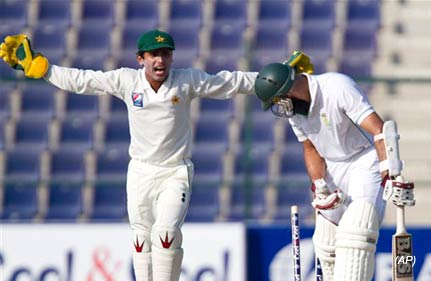 rehman helps pakistan thwart south africa