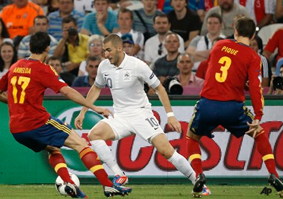 eusebio returns home after euro 2012 health scare