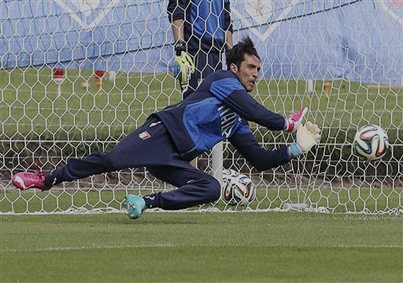 FIFA World Cup: Gianluigi Buffon returns for Italy against Costa Rica