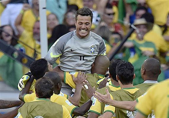 4 years after mistake, Julio Cesar keeps Brazil alive - Deseret News