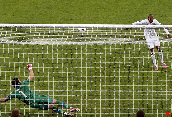 uk police probe twitter abuse of england players