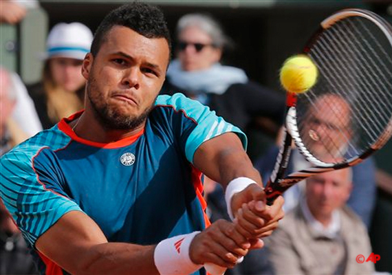 tsonga returns wraps up match at french open