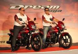 a peek into 2013 honda dream yuga motorcycle