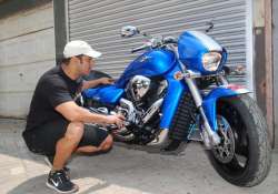 a peek into salman khan s latest bike suzuki intruder m1800rz