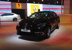 auto expo 2014 renault duster adventure and fluence facelift launched