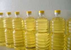 edible oils declines in sluggish trade