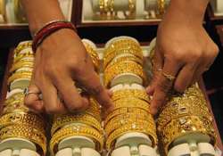 gold plummets rs 500 on profit selling