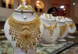 gold crosses rs 28 000 mark