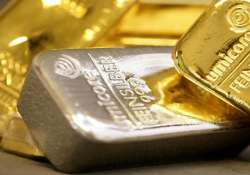 gold falls by rs 115 silver loses rs 400