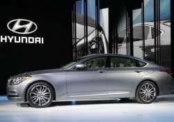 hyundai unveils new genesis at detroit auto show